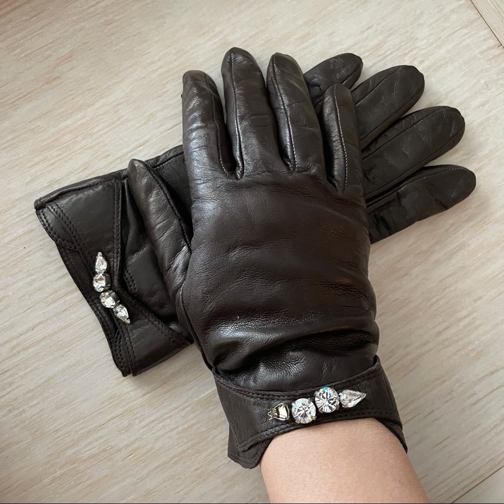 Dark chocolate brown leather gloves with crystals
